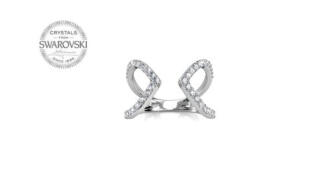 Anillo Princess bañado en oro blanco de 18K con cristales de Swarovski