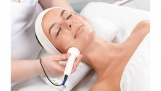 Exfoliación facial de microdermoabrasión con punta de diamante