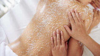 Renueva tu piel: peeling corporal completo